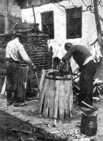 195. A dongkat rakabroncsba rakjk, Dercen (Bereg megye). K. Kovcs Lszl felvtele, 1940 (Nprajzi Mzeum, Budapest)