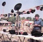 10. Mihalk Zoltn balmazjvrosi (Hajd-Bihar megye) kalaposmester az apajpusztai vsrban. Kunkovcs Lszl felvtele, 1974