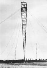 A lakihegyi antenna építés közben (1933)