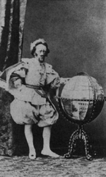 128.Vzvri Gyula mint Bobche kirly Offenbach Kkszakll c. operettjben (Debrecen 1871). Gondy s Egey felvtele, albumin, vizitkrtya. MSzI–SzM A 3825.1/1