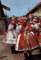 XIII. Mädchen in Volkstracht XIII. Mädchen in Volkstracht
