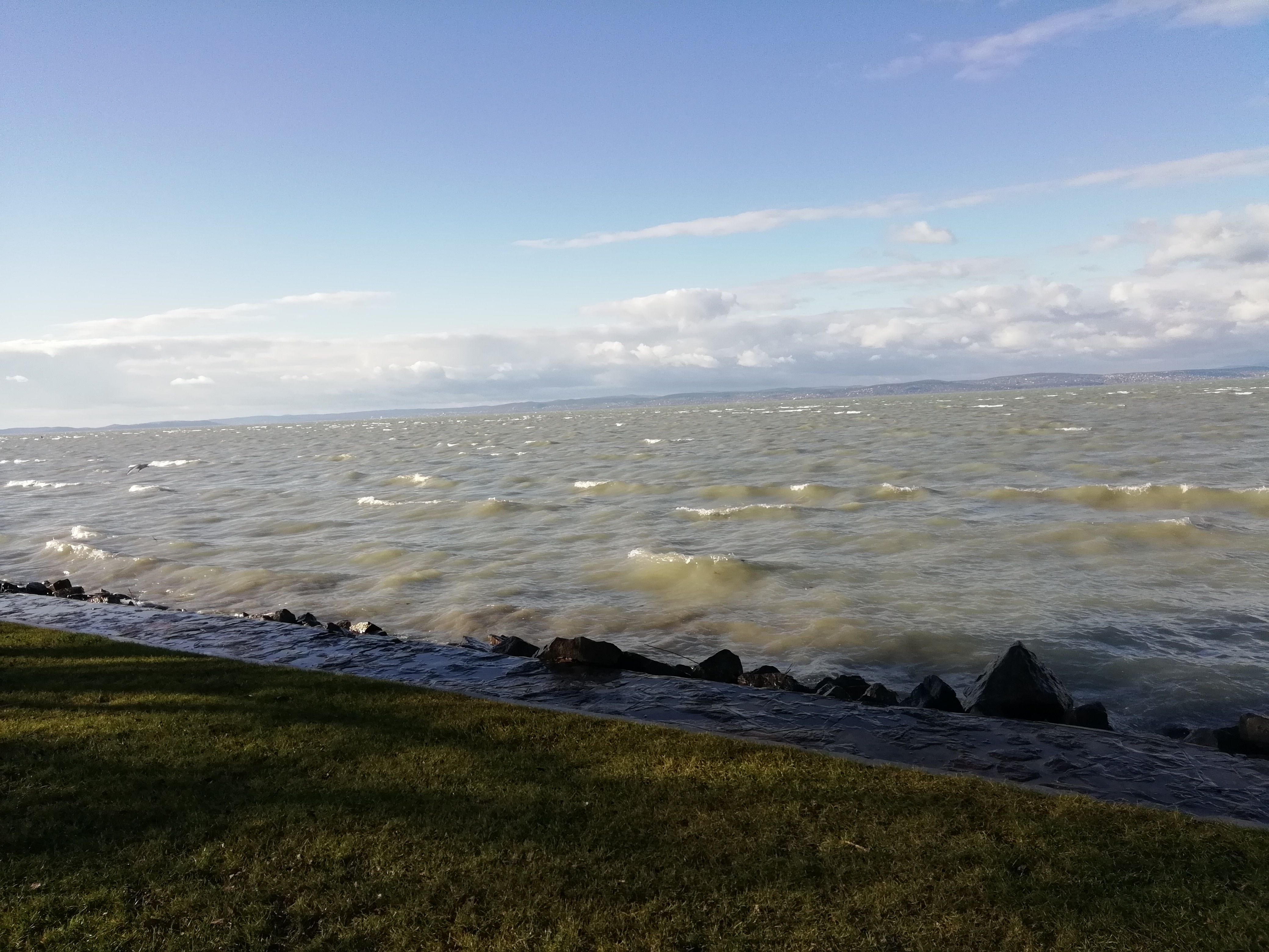 Fekete karácsonyi déli Balaton-part
